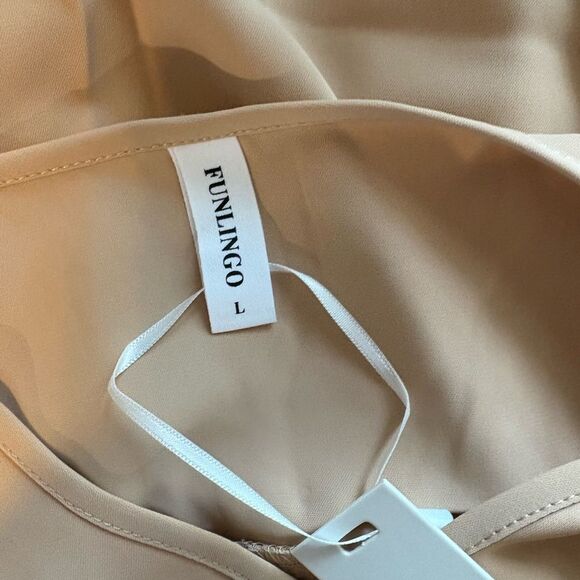 Chic Beige V-Neck Blouse - Picture 5 of 5